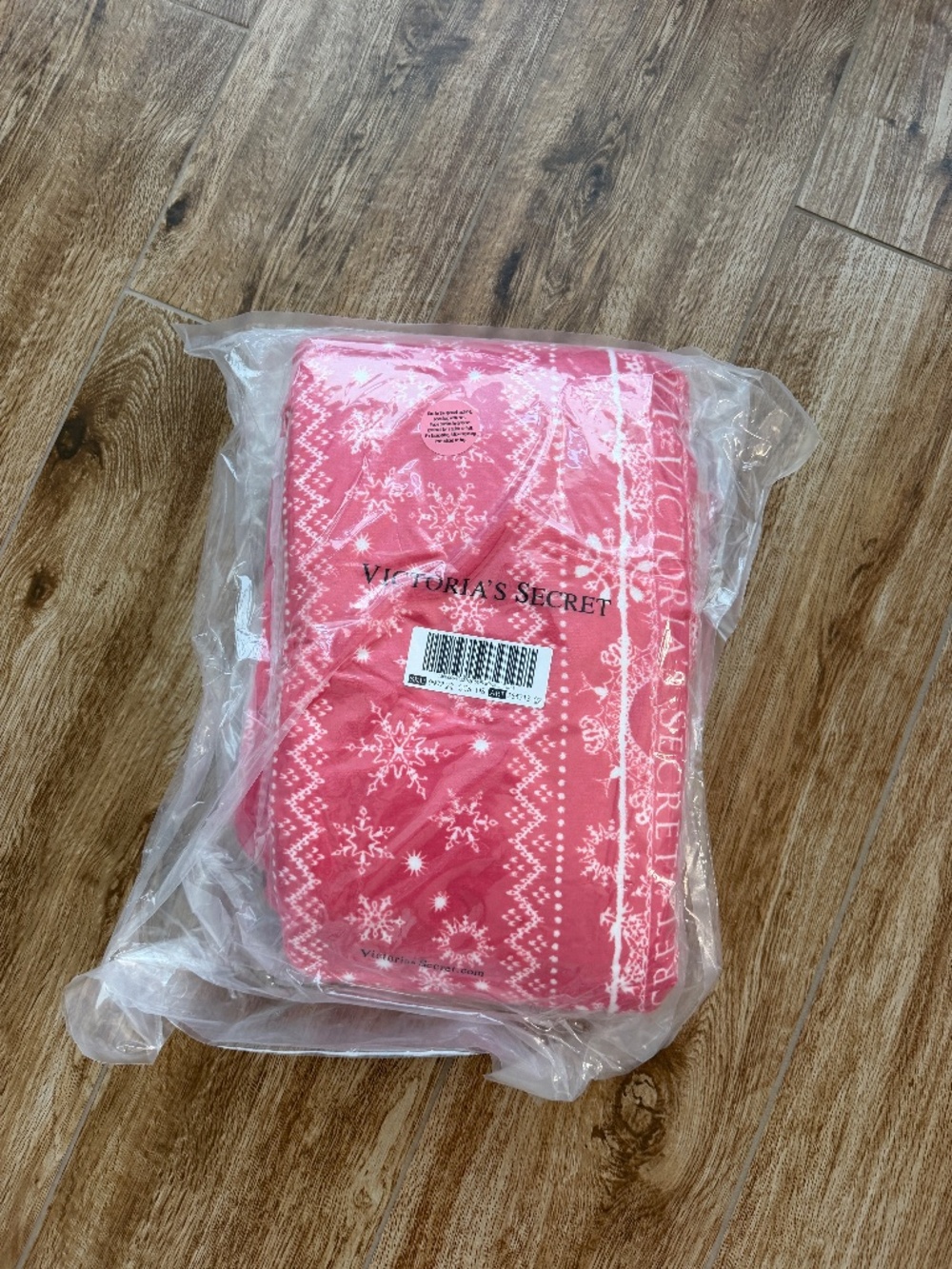 NWT Victoria's Secret red holiday snowflake sherpa lined blanket. 50in x 60in